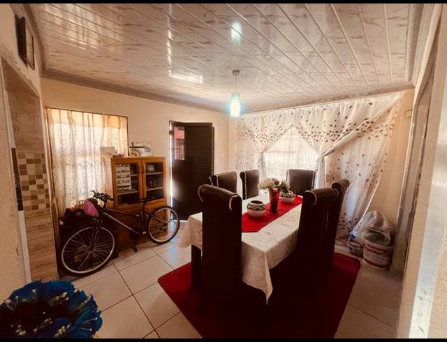 3 BEDROOM HOUSE FOR SALE IN KARENPARK